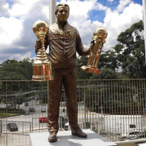 Estatua-tele-santana-230125a