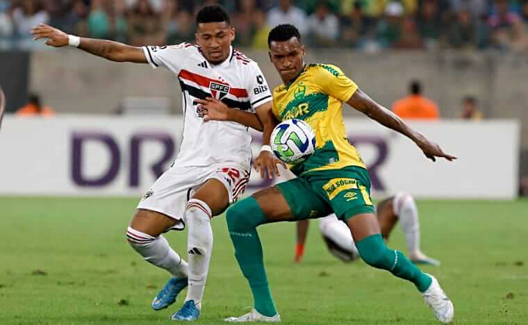 São Paulo volta a jogar mal e, com um a mais, perde para América-MG