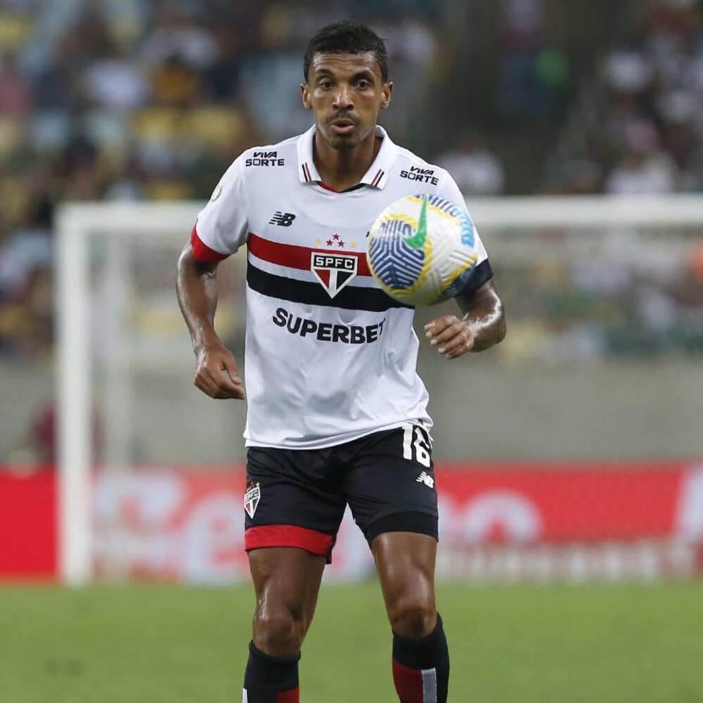 Luiz Gustavo 240901