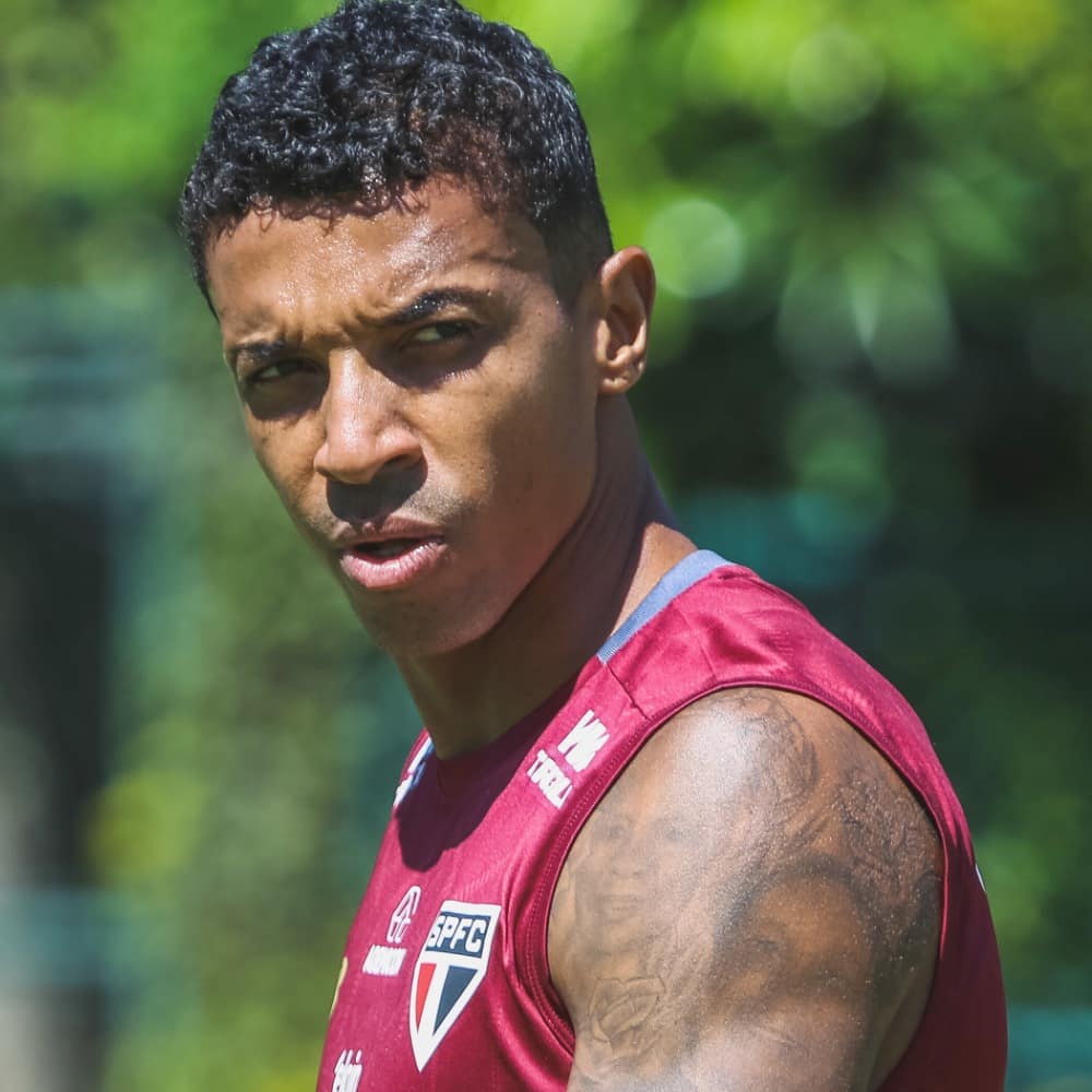 Luiz Gustavo 250227a