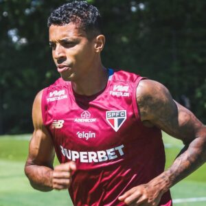Luiz Gustavo 250227b