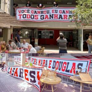 Faixas de protesto 251220