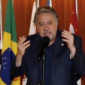 Julio Casares 260104